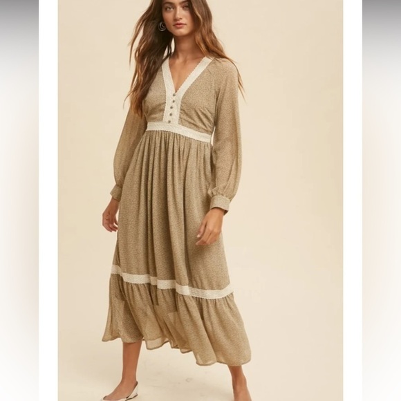 in loom Dresses & Skirts - In Loom Floral Border Print Midi Dress‎ Size S cream tan boho cottage core